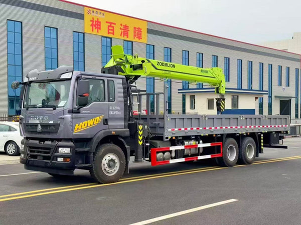 🔥 Diamond Grey paired with Aurora Green! Zoomlion’s new 14-ton, 5-section boom truck-mounted crane!