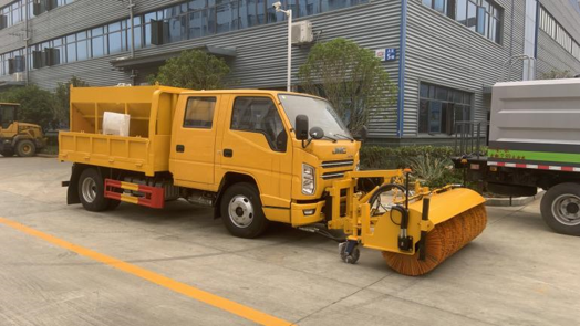 JMC Double-row Snow Removal Truck