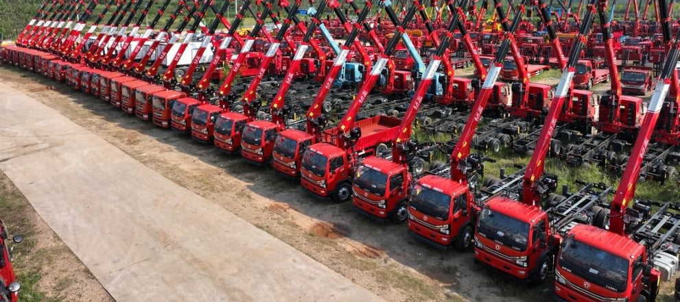HOWO TX 6x4 Mountain Edition Crane Truck | 14-Ton 5-Section Boom | 8.4m Cargo Box | 320HP For Sale