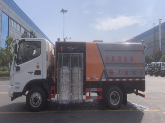 FOTON 4m³ Mid-mounted Guardrail Cleaning Truck For Sale