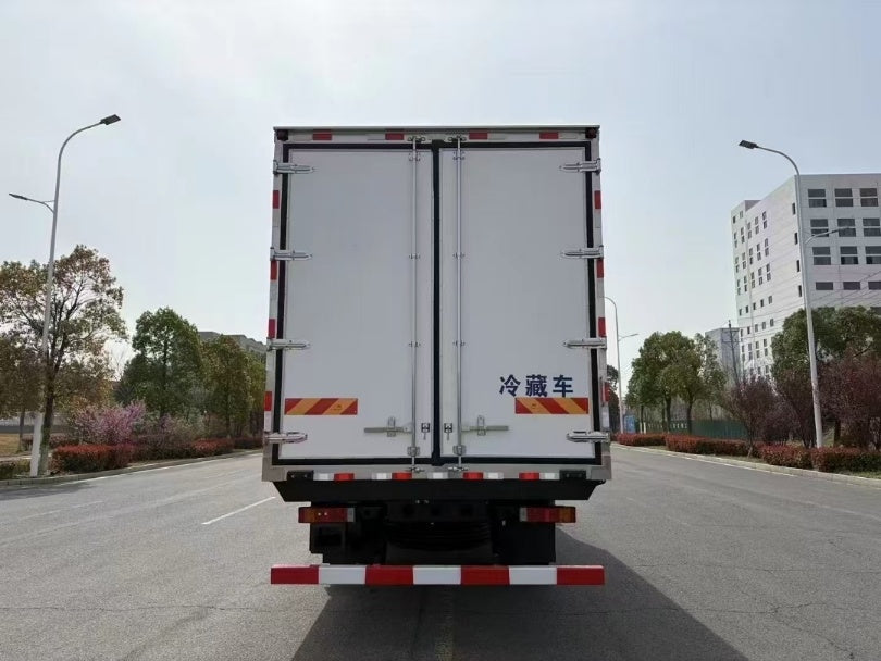 DongFeng 330HP 6.8m Refrigerated Truck
