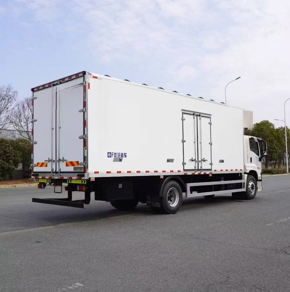 ISUZU GIGA 6.8m 10-Ton Refrigerated Truck