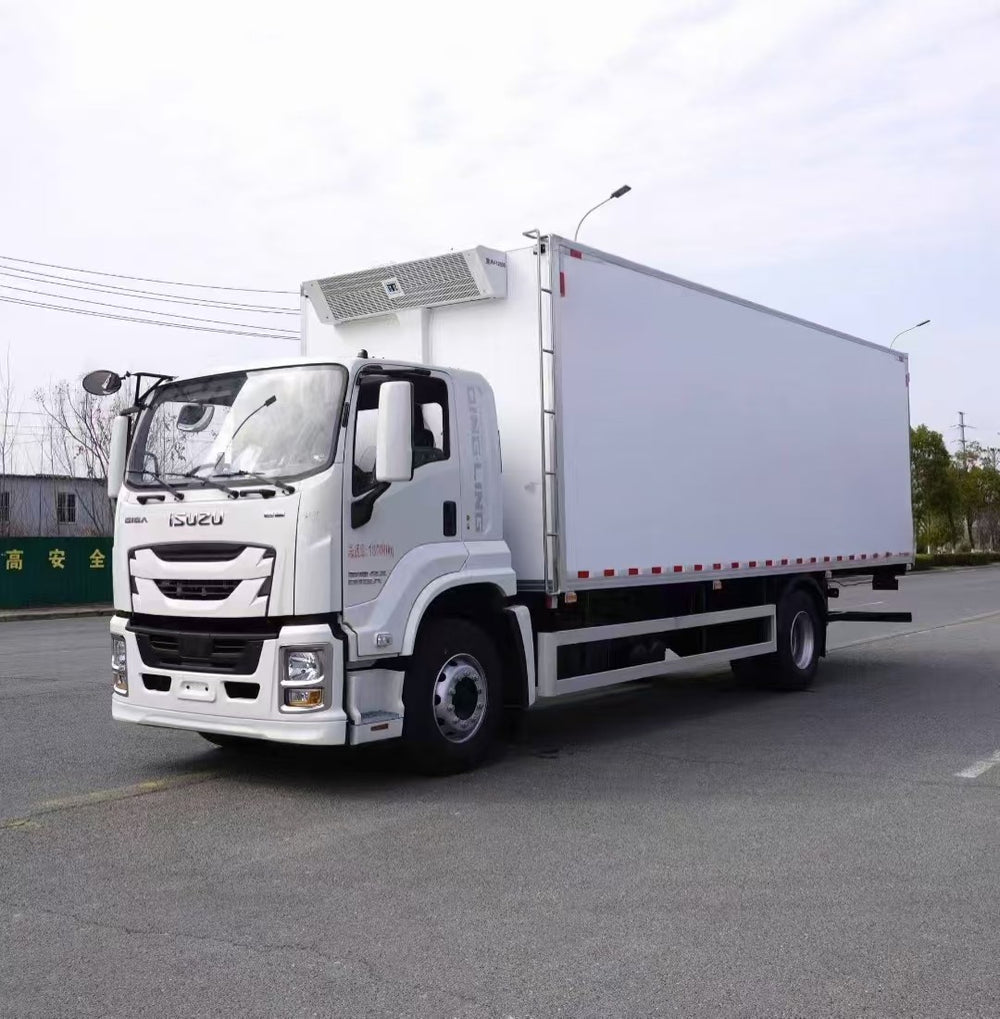 ISUZU GIGA 6.8m 10-Ton Refrigerated Truck