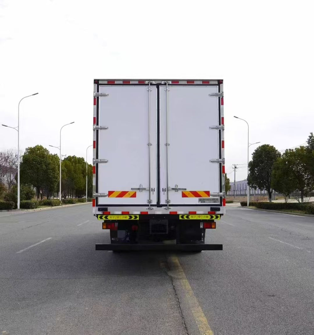 ISUZU GIGA 6.8m 10-Ton Refrigerated Truck