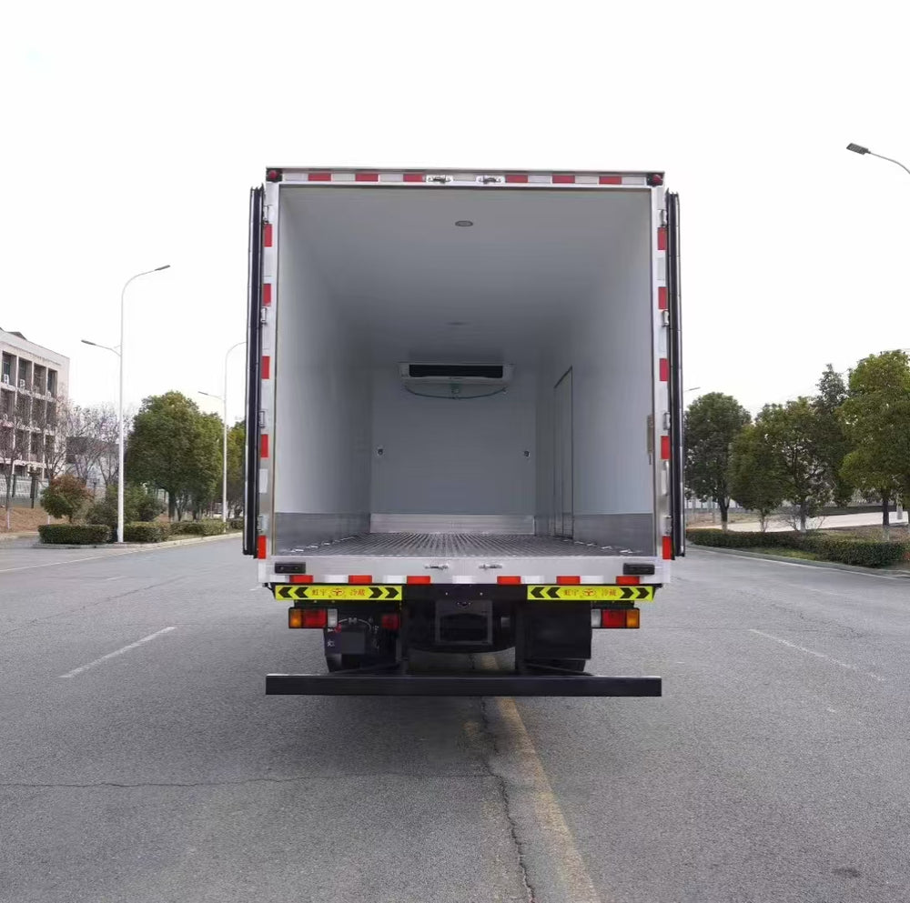 ISUZU GIGA 6.8m 10-Ton Refrigerated Truck