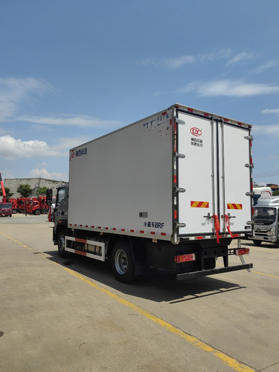 Foton 5.2m 8-ton Refrigerated Truck with Cummins Engine