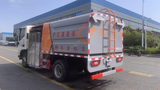 FOTON 4m³ Mid-mounted Guardrail Cleaning Truck For Sale