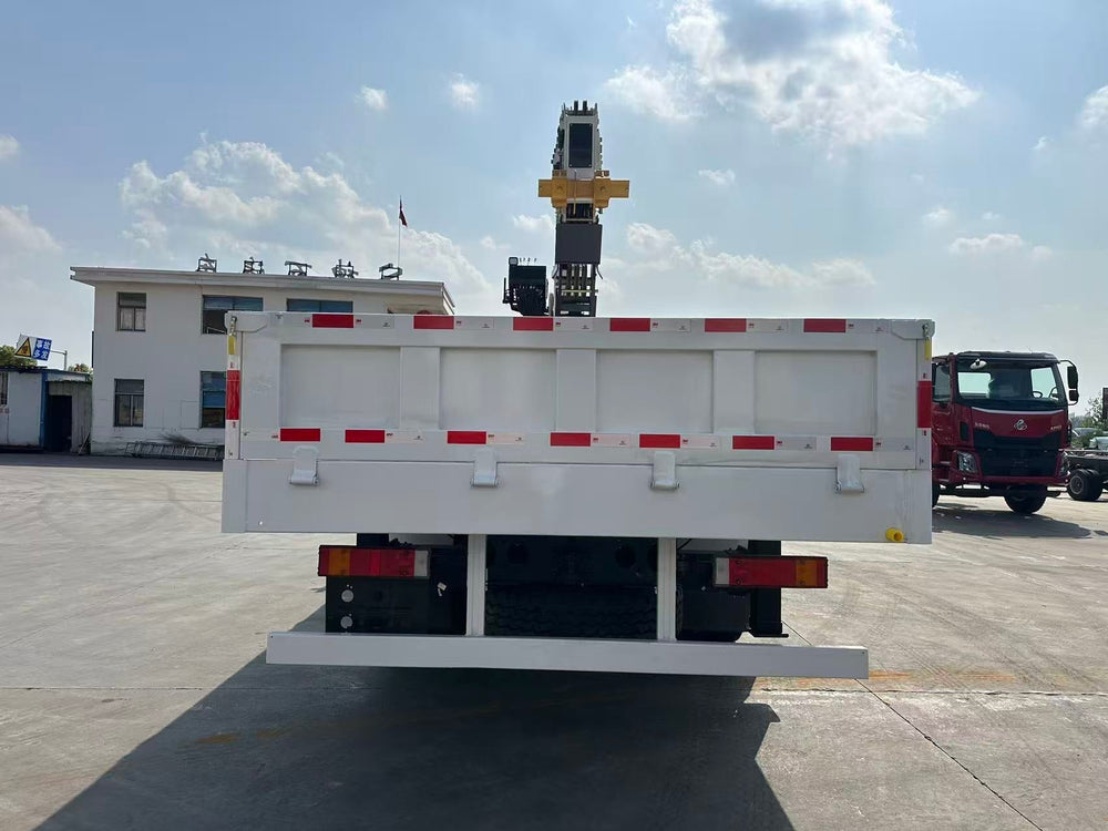 DongFeng 4×2 8T Telescopic Boom Crane For Sale