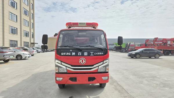 Dongfeng Dolica D6 Double Row Cab Water Tank Fire Truck