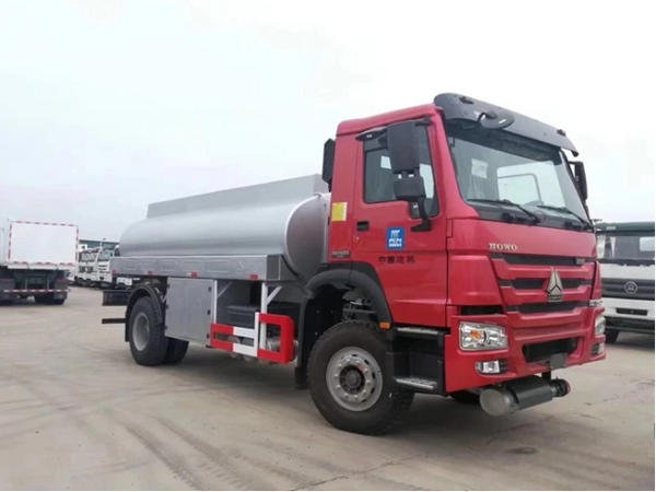 HOWO Light Duty 4×2 Fresh Milk Tanker