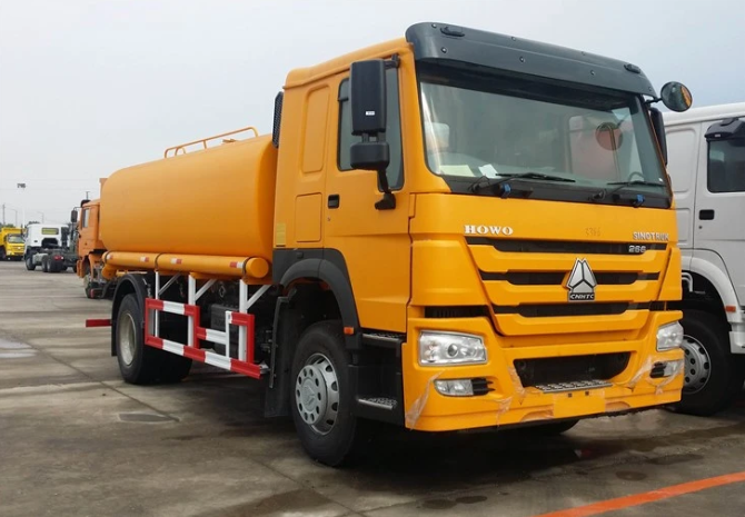 HOWO Light Duty 4×2 Fresh Milk Tanker