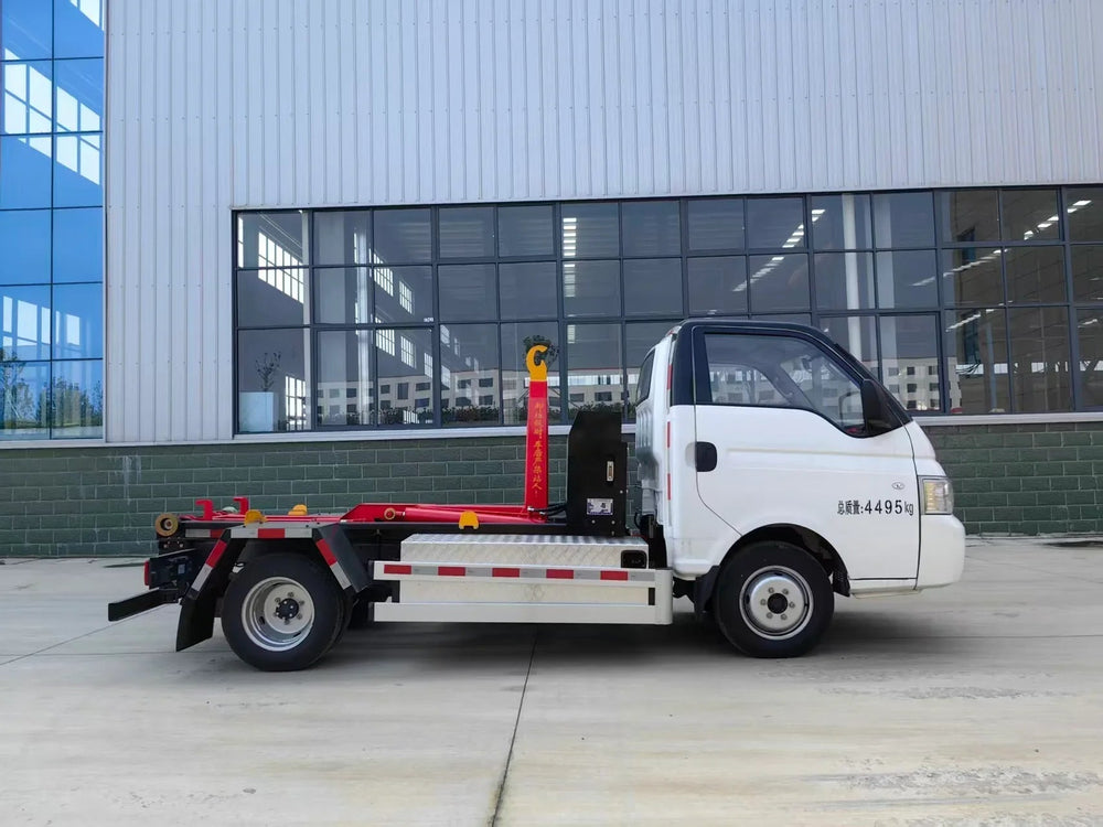 4.5T EV Hooklift Garbage Truck For Sale