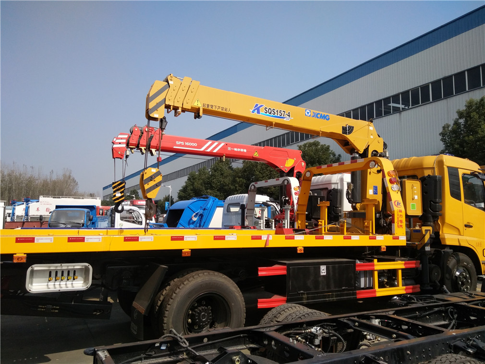 Dongfeng Kinland One-tow-two Wrecker Truck with Crane