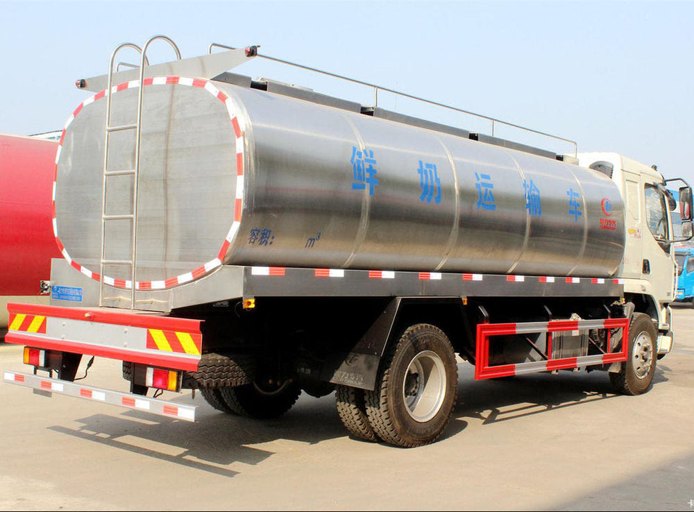 Dongfeng fresh milk transport tank truck - rear three-quarter view