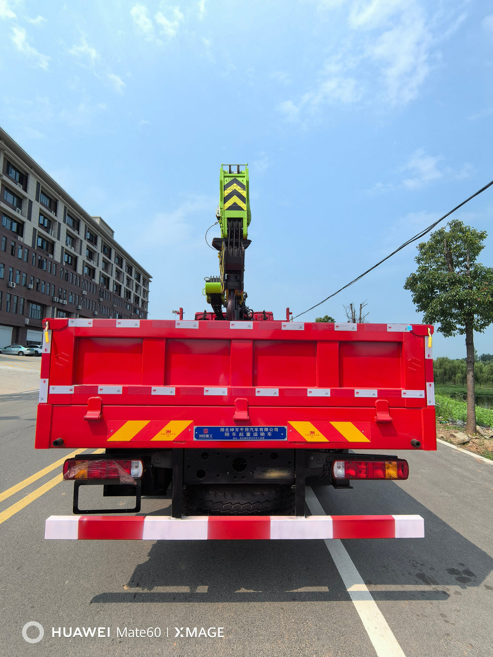 HOWO 4×2 ZOOMLION 8T Telescopic Boom Crane
