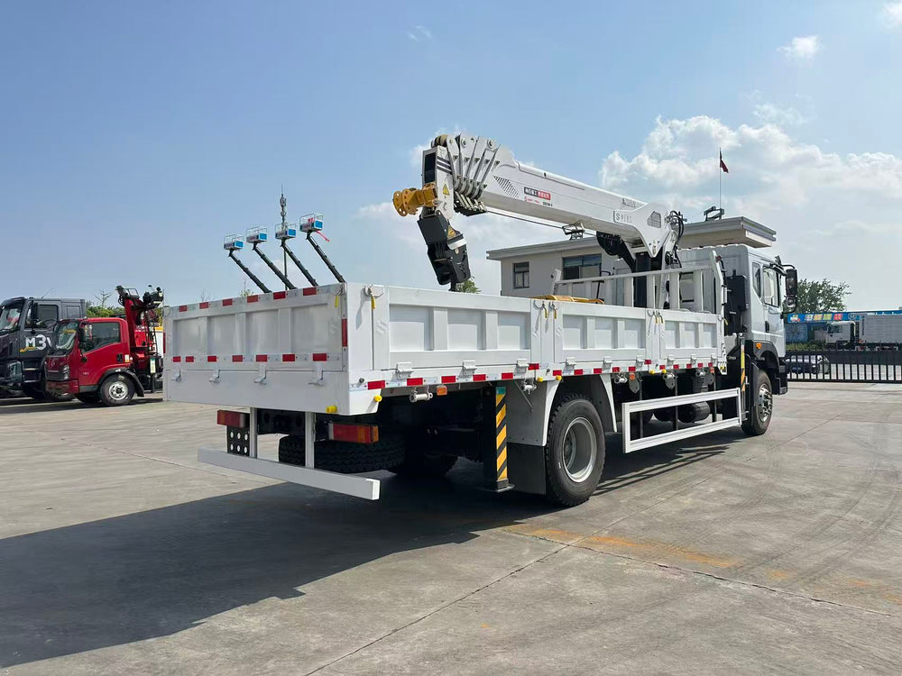 DongFeng 4×2 8T Telescopic Boom Crane For Sale