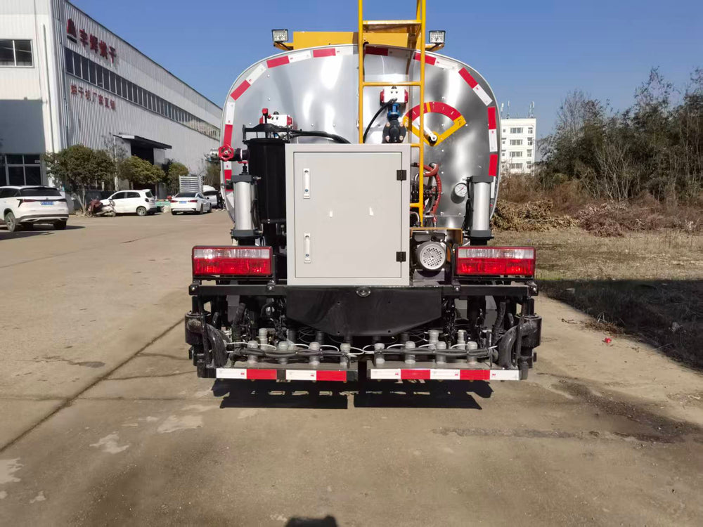 DongFeng 6T Asphalt Distributor Truck For Sale