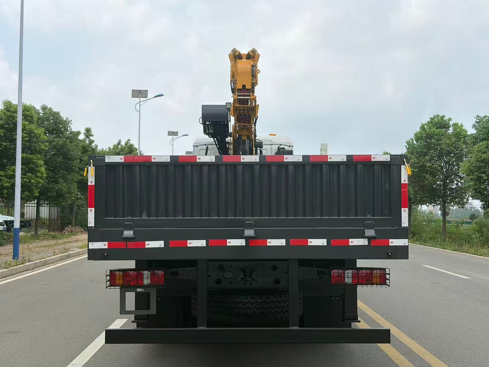HOWO TX 6x4 Cargo Truck with XCMG 12-Ton 5-Section Straight Boom Crane