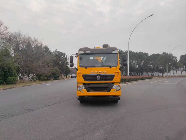 HOWO 10T Wrecker Truck & 8T Crane