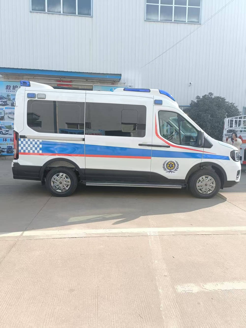 Ford V363 Mid-wheelbase Mid-roof Monitor Ambulance