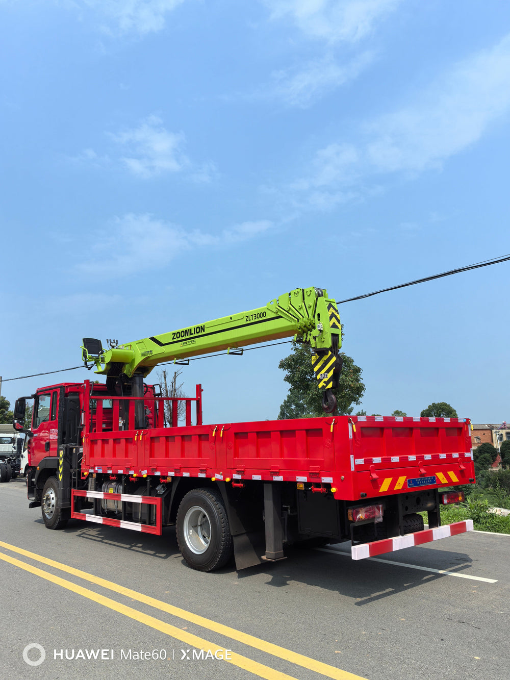 HOWO 4×2 ZOOMLION 8T Telescopic Boom Crane