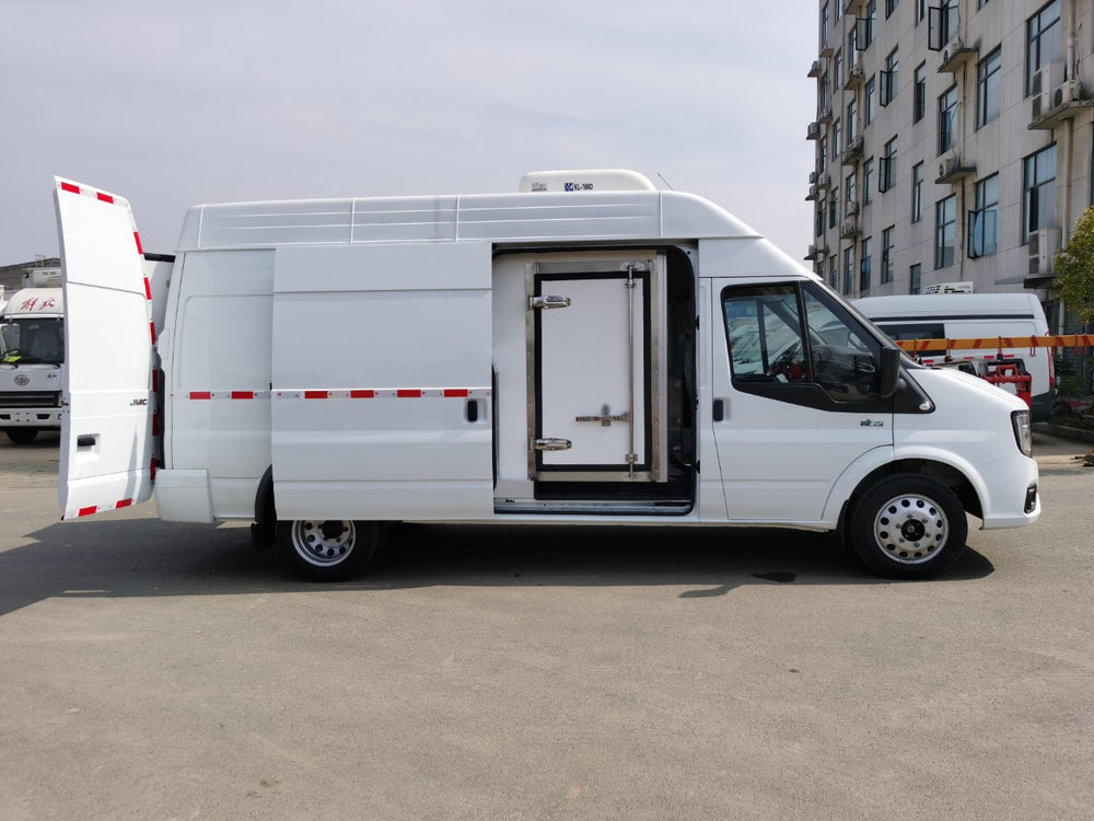 JMC Long-base High Top Refrigerated Truck