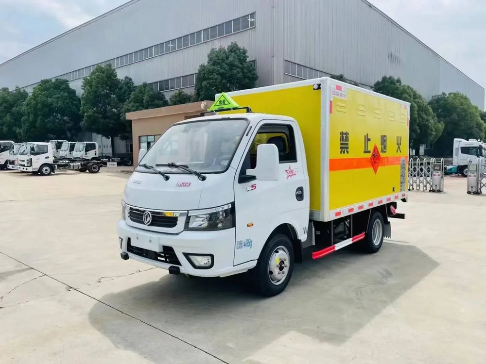 Dongfeng Tuyi blasting equipment transport vehicle