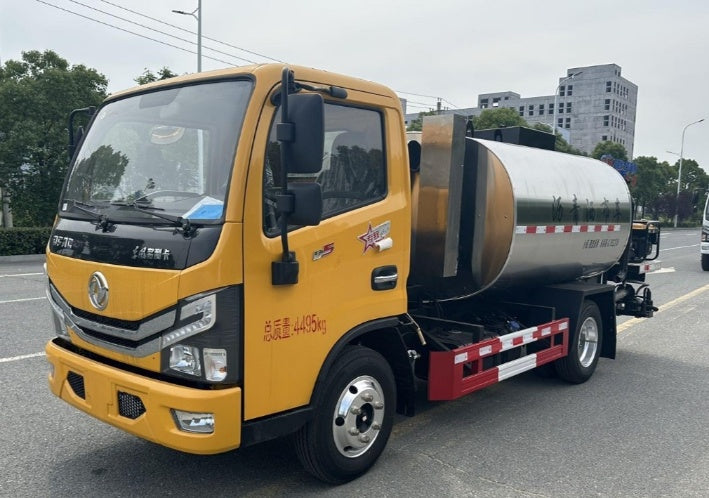 DongFeng 4.3m³ 150HP Asphalt Distributor Truck