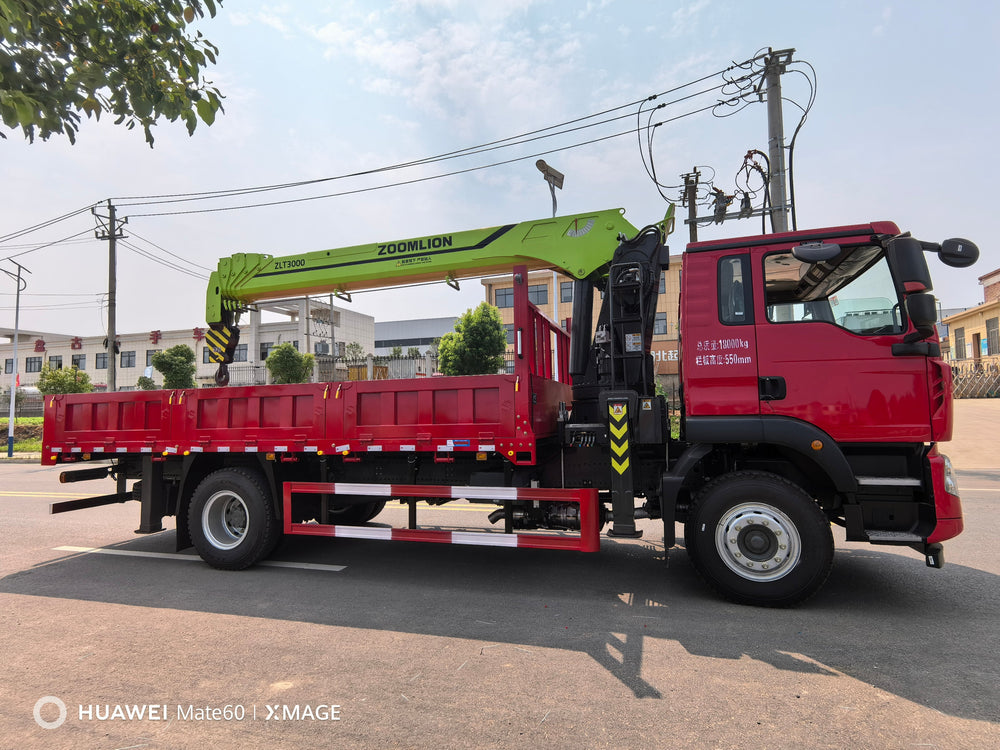 HOWO 4×2 ZOOMLION 8T Telescopic Boom Crane