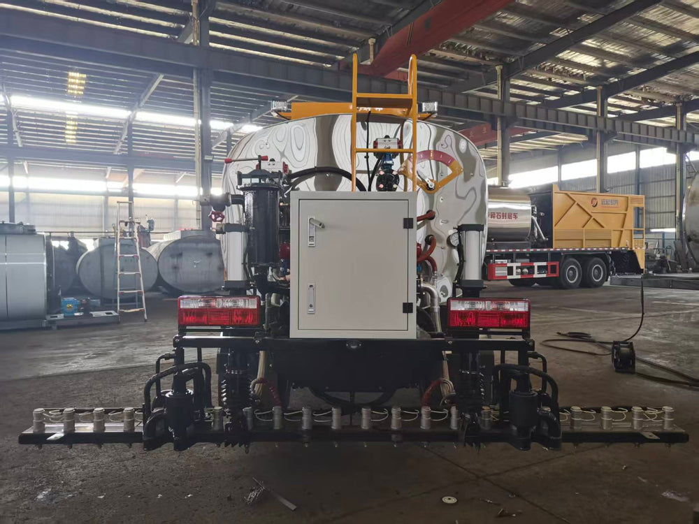 DongFeng 5T Asphalt Distributor Truck