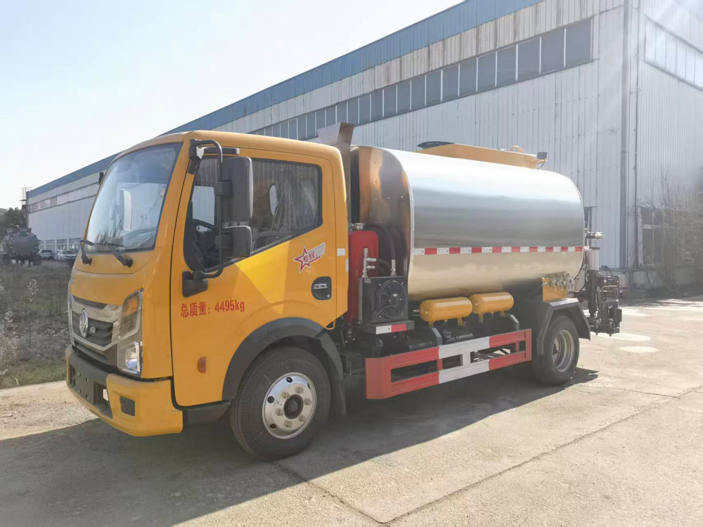 DongFeng 6T Asphalt Distributor Truck For Sale
