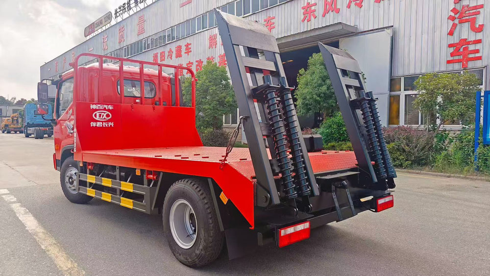 Dongfeng 4.2-meter flatbed truck with ladder