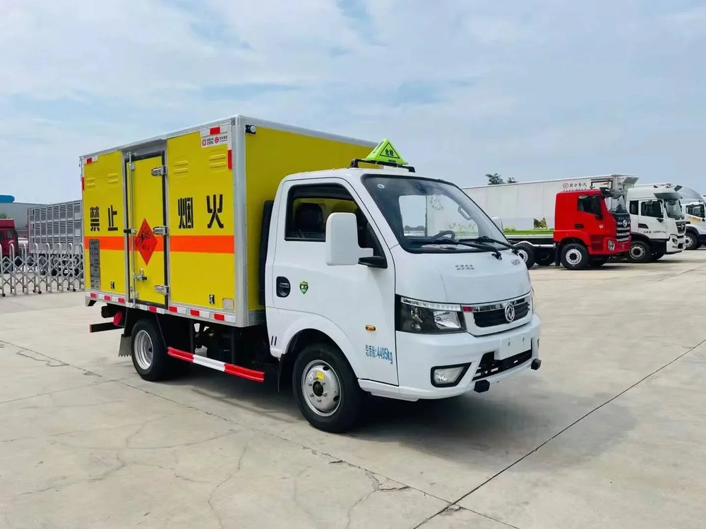 Dongfeng Tuyi blasting equipment transport vehicle