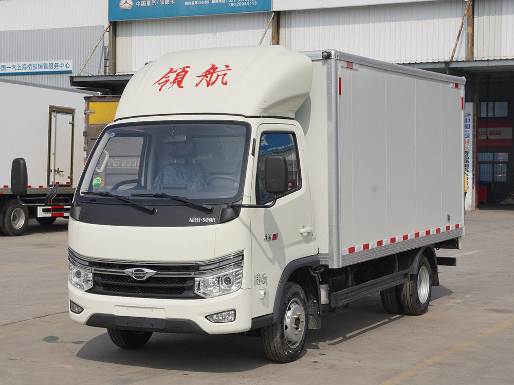 Foton Linghang box truck - front three-quarter angle view