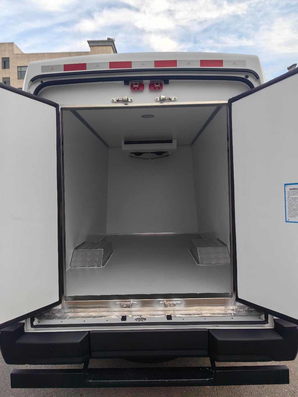 Latest IVECO Long-base High Top Refrigerated Truck