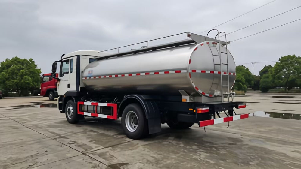 Sinotruk HOWO fresh milk tank truck - rear side view