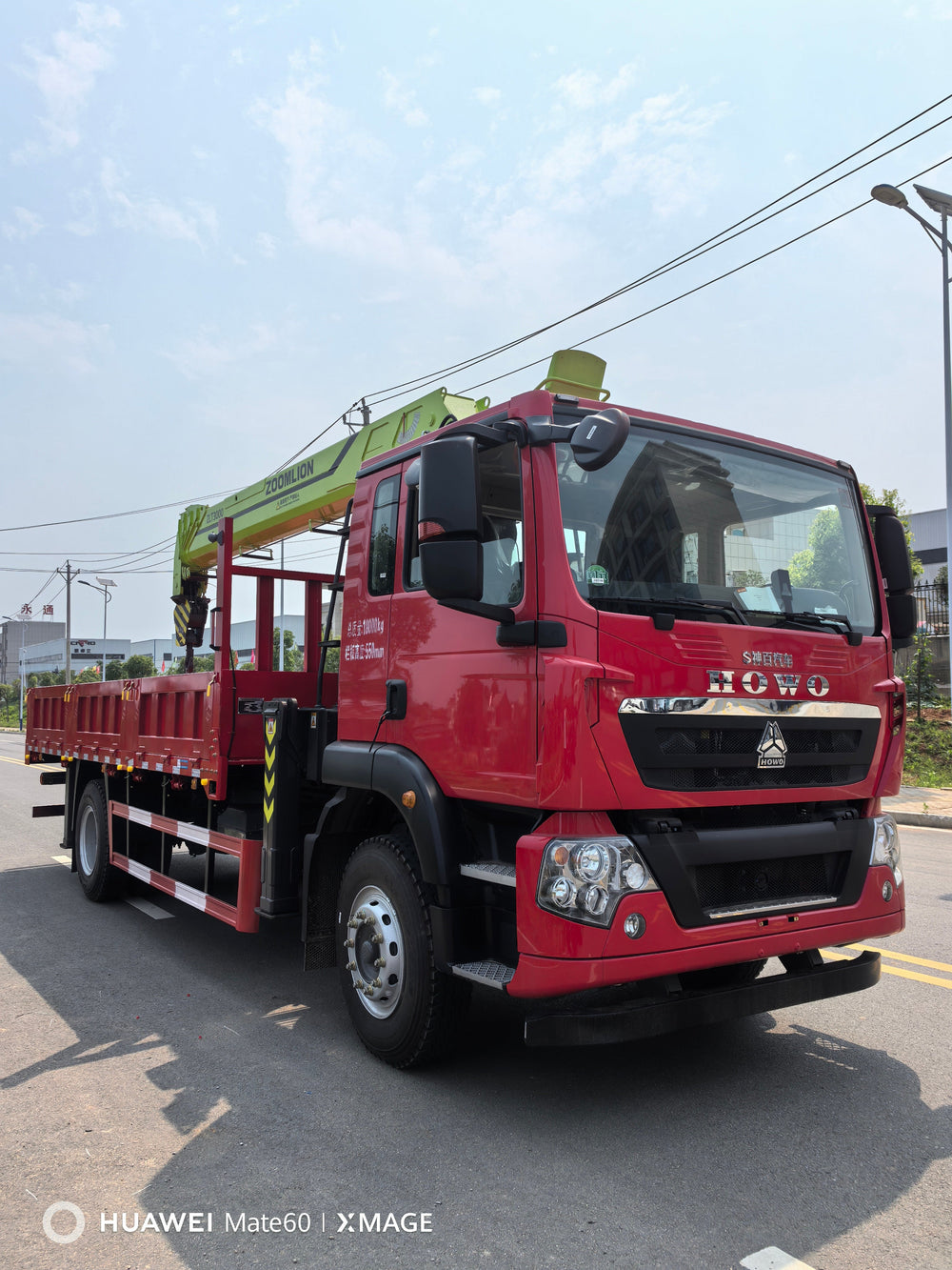 HOWO 4×2 ZOOMLION 8T Telescopic Boom Crane