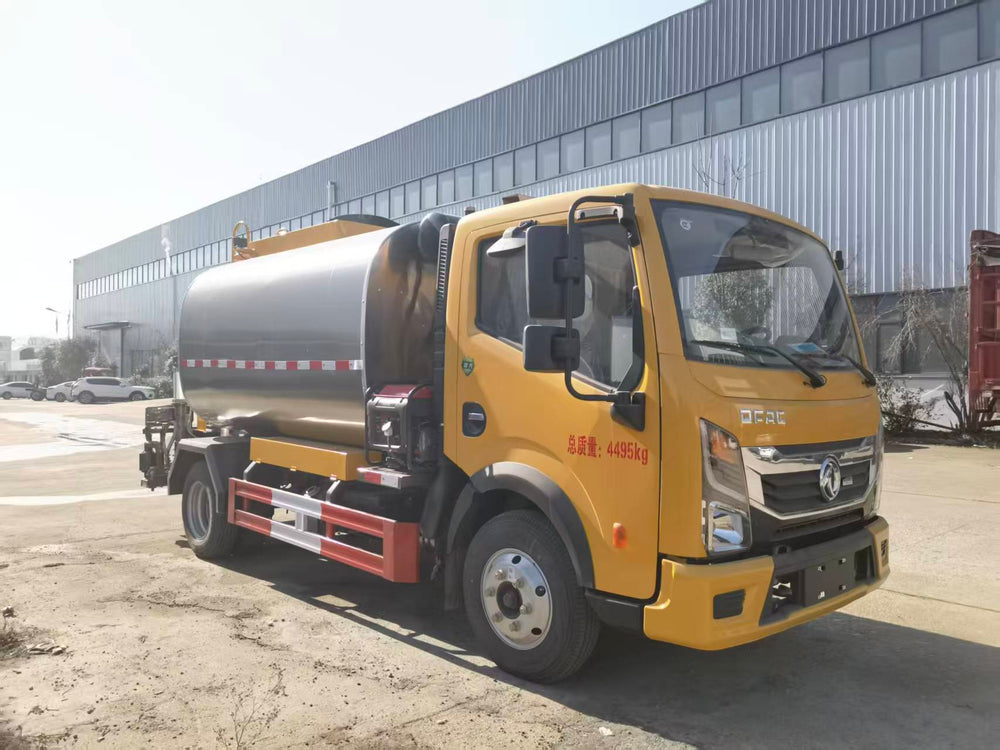 DongFeng 6T Asphalt Distributor Truck For Sale