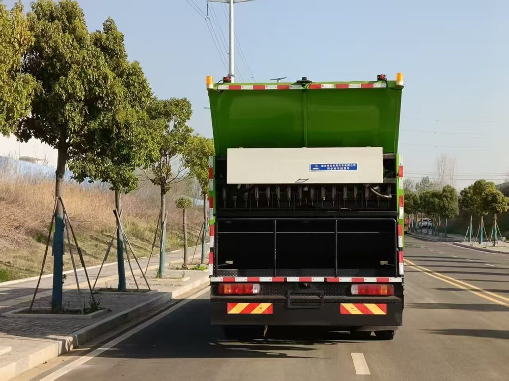 Howo 6×4 20m³ Rear Eight-wheel Synchronous Chip Sealer Truck