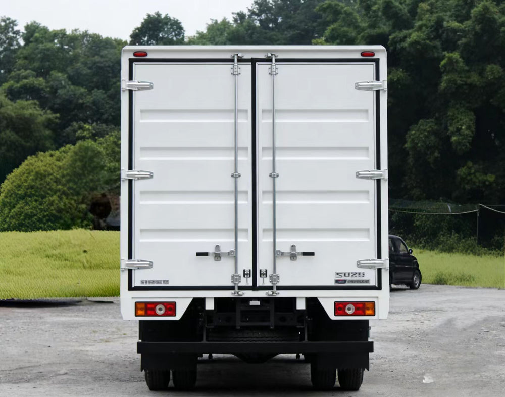 Isuzu 5-ton cargo box truck