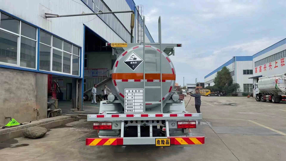 10 cubic chemical liquid transport truck