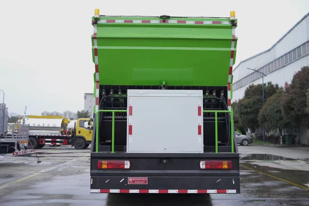 Howo 24m³ 8×4 Synchronous Chip Sealer Truck