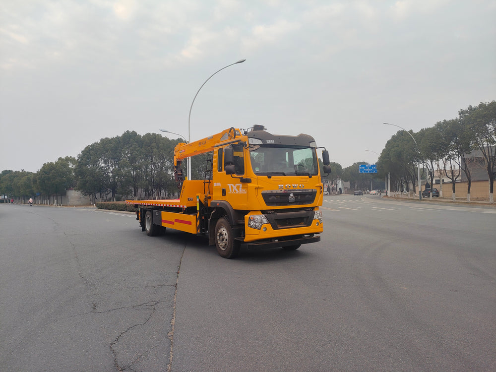 HOWO 10T Wrecker Truck & 8T Crane