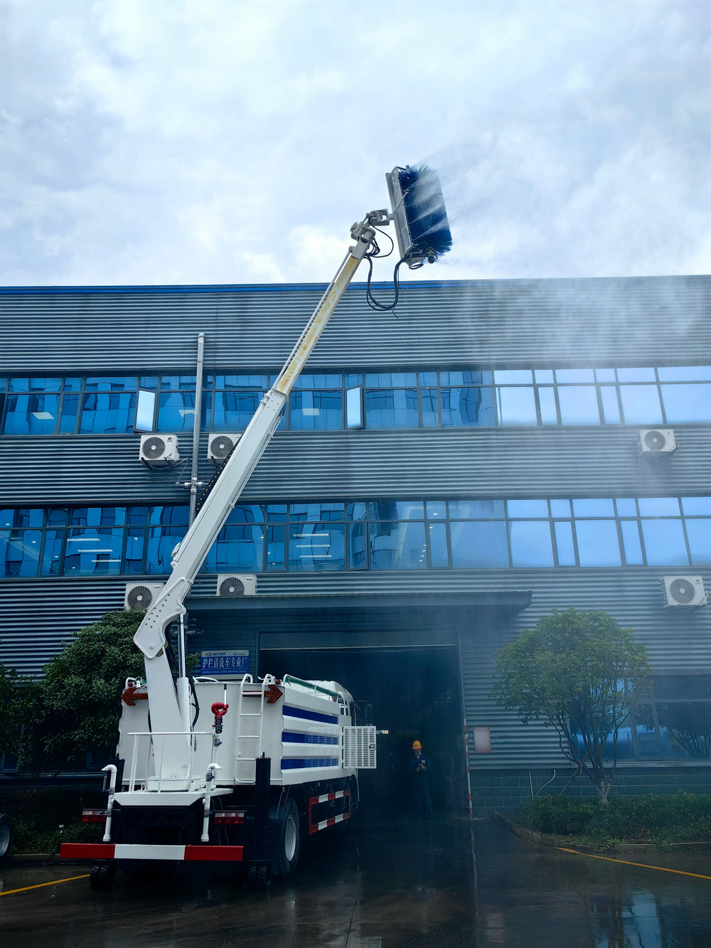 HOWO 10m³ Wall Cleaning Truck
