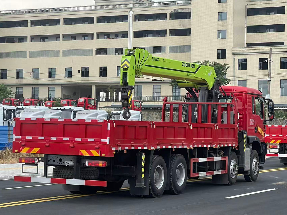 HOWO TX 8x4 380HP Crane Truck with Zoomlion 14-Ton 5-Section Straight Boom Crane