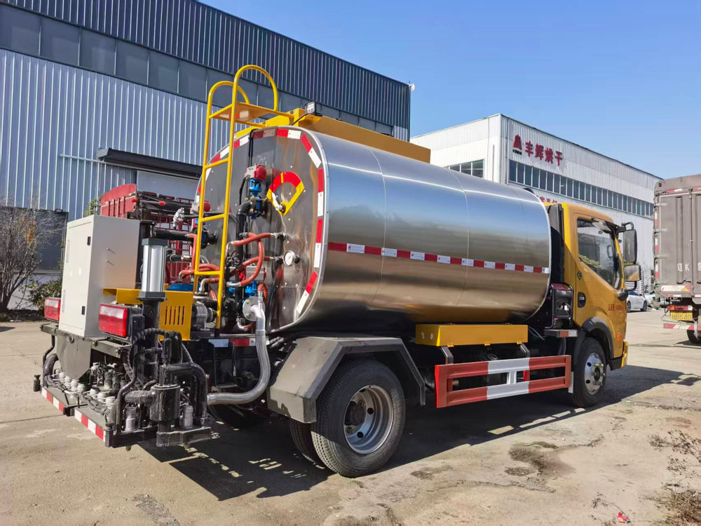 DongFeng 6T Asphalt Distributor Truck For Sale