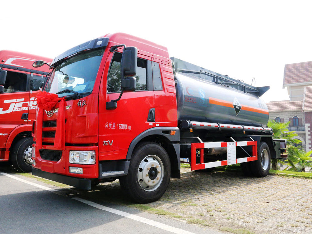 FAW Jiefang LongV HCl Tank Truck - Side View with Tank