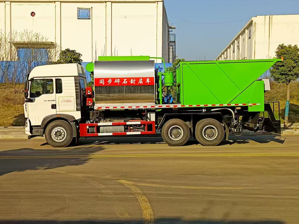 Howo 6×4 20m³ Rear Eight-wheel Synchronous Chip Sealer Truck