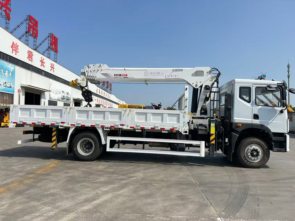 DongFeng 4×2 8T Telescopic Boom Crane For Sale