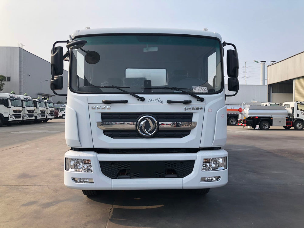 DongFeng 230HP Oil Tank Truck（12.7-14.5m³）